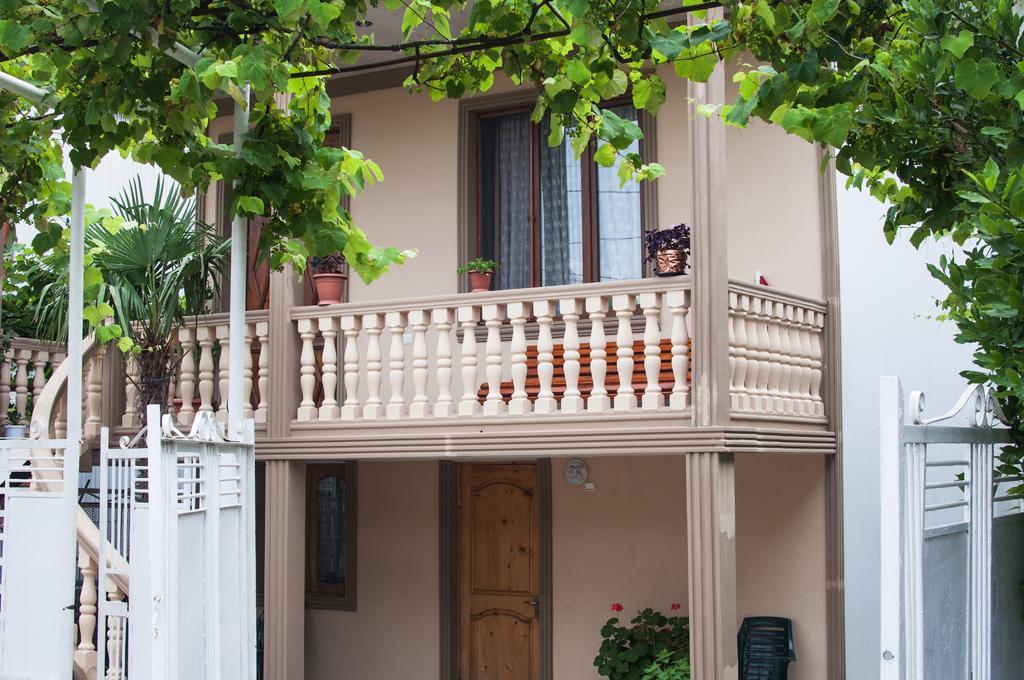 Guesthouse Mery Kobuleti Exterior photo